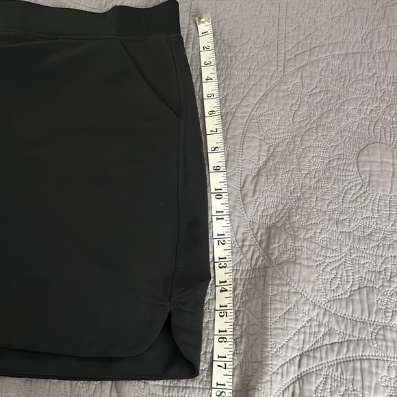 Black large skort elastic waist band two side pockets. - Picture 7 of 7